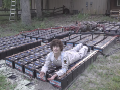 YouTuber imprudente ameaça tecido da realidade ao conectar 400 baterias de carro