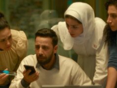 Hillary Clinton e Kevin Spacey participam da gala do Cinema pela Paz em Berlim enquanto Kaouther Ben Hania recebe o prêmio por ‘The Voice of Hind Rajab’: ‘Sinto mais responsabilidade do que gratidão’