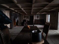 A pele de Margot Robbie foi fotografada para se tornar o papel de parede de ‘O Morro dos Ventos Uivantes’ de Cathy; Como os cineastas deixaram as paredes suadas e úmidas