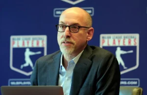 O novo chefe sindical da MLB, Meyer, rejeita o teto salarial, defende a liberdade de ação e a arbitragem à medida que o conflito trabalhista se aproxima
