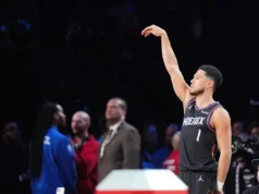 O guarda All-Star do Phoenix Suns, Devin Booker, fica fora por pelo menos 1 semana com distensão no quadril direito