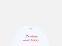 A nova campanha e colaboração de camisetas da Robyn Acne Studios capturam a ‘experiência sensual de estar vivo’