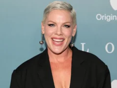 Pink anunciada como apresentadora convidada do programa de Kelly Clarkson enquanto a cantora define as datas de preenchimento de março