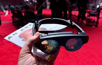 Assisti a uma peça em AR. Isso me fez sentir mais conectado à realidade real