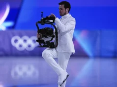 O cinegrafista que patina para trás para capturar o triunfo e a derrota olímpica