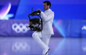 O cinegrafista que patina para trás para capturar o triunfo e a derrota olímpica