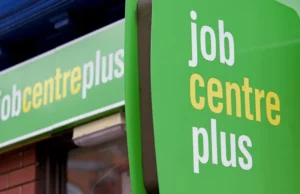 A taxa de desemprego no Reino Unido aumenta, já que quase um em cada seis jovens está desempregado