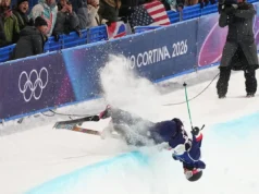 Goepper sai com torção no joelho e machuca a canela após queda em uma aposta olímpica de tudo ou nada no halfpipe
