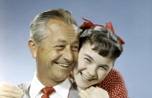 Lauren Chapin morre: ‘Kitten’ da sitcom dos anos 50 ‘Father Knows Best’ tinha 80 anos