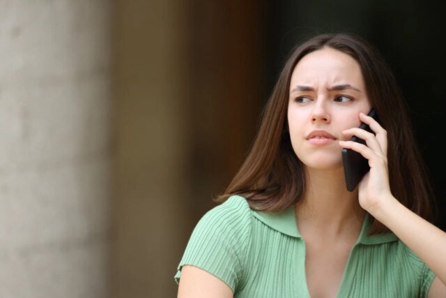 confused-on-phone-1280x853.jpg