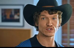 Connor Storrie e James Austin Johnson se enfrentam em um duelo de sotaques na promoção ‘SNL’