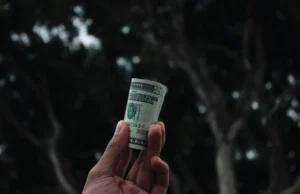 Loop Capital atualiza Qualcomm (QCOM) para comprar, vê ações se aproximando do ponto de viragem