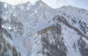 Avalanche fora da trilha mata 2 e fere 1 no norte da Itália