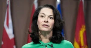 Políticos canadenses criticam Carney e liberais pela inação em empresas que trabalham com o ICE: ‘Eles são covardes’