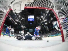 Juraj Slafkovsky fez mouche na estreia no torneio olímpico