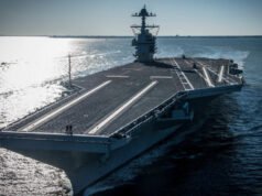 Trump diz que mudança de regime no Irã é “a melhor coisa que poderia acontecer” enquanto segunda companhia aérea se dirige para a região