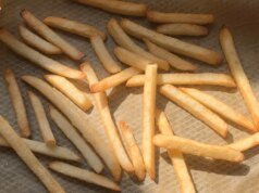 Experimentei todas as marcas populares de batatas fritas congeladas. Este saco de US $ 3 os tira da água