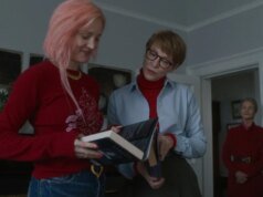 Crítica PAI MÃE IRMÃ IRMÃO: Adam Driver, Indya Moore e Jim Jarmusch se unem novamente para uma comédia dramática familiar sublime