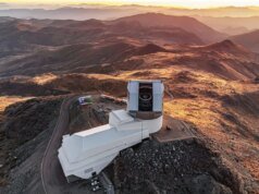 Astrônomos acordam com 800.000 notificações do observatório observando o céu noturno