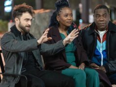 Crítica de The Fall and Rise of Reggie Dinkins: Tracy Morgan e Daniel Radcliffe são uma combinação perfeita no paraíso da comédia