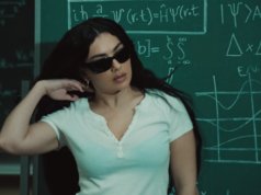 Charli xcx em seu anúncio do Super Bowl inspirado em ‘360’, reunindo-se com Sky Ferreira para ‘Wuthering Heights’ e improvisando com Kylie Jenner em ‘The Moment’: ‘She’s a Natural’