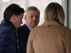 Ted foi até lá por nada: Netflix perdeu WB enquanto Sarandos estava lançando um acordo na Casa Branca