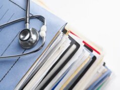 Como o acordo de “autorização prévia” de Trump coloca os pacientes à frente da papelada