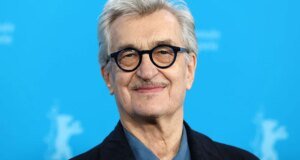 Wim Wenders fala na cerimônia de premiação do Festival de Cinema de Berlim: ‘O cinema é mais resistente ao esquecimento do que a Internet’