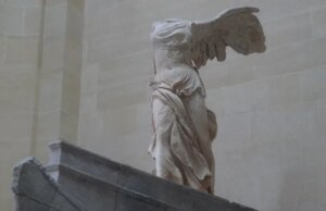 Diretor do Louvre sai, Museu Britânico ganha uma bugiganga Tudor e nenhuma bandeira de arco-íris para Stonewall