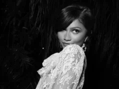 Zendaya usa roupa de renda personalizada inspirada na icônica turnê Purple Rain do Prince, look para a festa pós-festa de “The Drama”