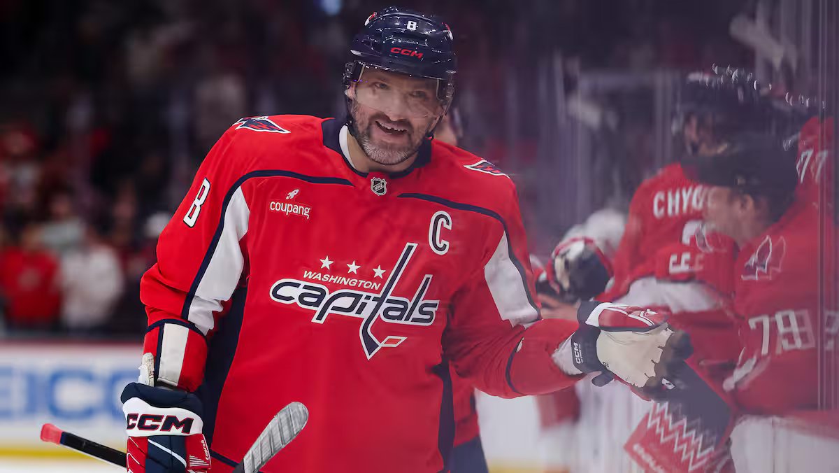 Alexander Ovechkin reencontra uma lenda do hóquei
