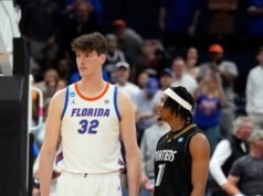 Os holofotes do March Madness brilham no pivô de 2,10 metros da Flórida, Olivier Rioux
