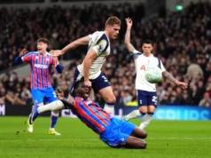 Briefing de sexta-feira: esperanças de sobrevivência do Tottenham atingidas e mudança no campeonato