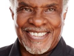 Keith David se junta a Jake Johnson no piloto de comédia de detetive particular na NBC