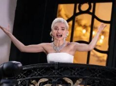 Rachel Zegler “verá o que acontece” com a transferência de ‘Evita’ para a Broadway em meio a preocupações de segurança em Nova York; Show ganha destaque no Standard Theatre Awards