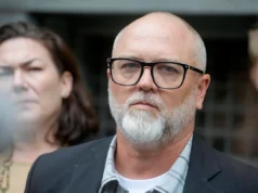 Os federais decidem rejeitar as acusações contra o veterano do Exército que queimou a bandeira americana perto da Casa Branca