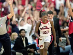 Os Houston Comets estão de volta enquanto o sol se põe no horário da WNBA em Connecticut, onde os fãs enfrentam uma triste realidade
