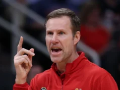 O coração de Fred Hoiberg visivelmente partiu-se ao meio devido ao grave erro de 4 jogadores em Nebraska