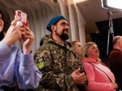 Veteranos de guerra ucranianos são transformados em estrelas de TV na comédia dramática ambientada em Kiev, ‘The Return’