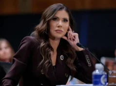 Kristi Noem se recusa a pedir desculpas por chamar Renee Good e Alex Pretti de ‘terroristas domésticos’ – mas diz que seu ‘coração’ está com suas famílias