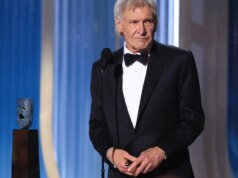 Harrison Ford luta contra as lágrimas ao aceitar o prêmio SAG-AFTRA pelo conjunto de sua vida e diz que está na metade da minha carreira. Ainda sou um ator que trabalha’