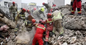 O mais recente: Trump ameaça a infraestrutura petrolífera do Irã depois que os EUA bombardearam instalações militares em ilhas