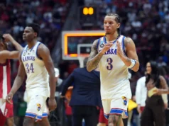 Bill Self, do Kansas, lamenta estratégia de falta fracassada e defesa no final da derrota no último segundo para o St. John’s: ‘Eu gostaria que ele tivesse simplesmente deixado ele segurá-lo’