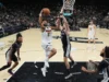 Os Nuggets superam os Spurs por 136-131, com Jokic marcando 31-20-12 e Murray marcando 39