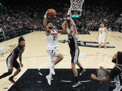 Os Nuggets superam os Spurs por 136-131, com Jokic marcando 31-20-12 e Murray marcando 39