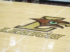 March Madness 2026: Lehigh choca Holy Cross com buzina de meia quadra no torneio da Patriot League