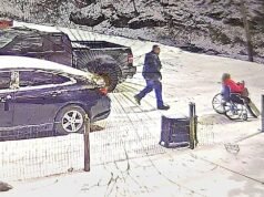 Cadeira de rodas em fuga faz casal de Kentucky rir