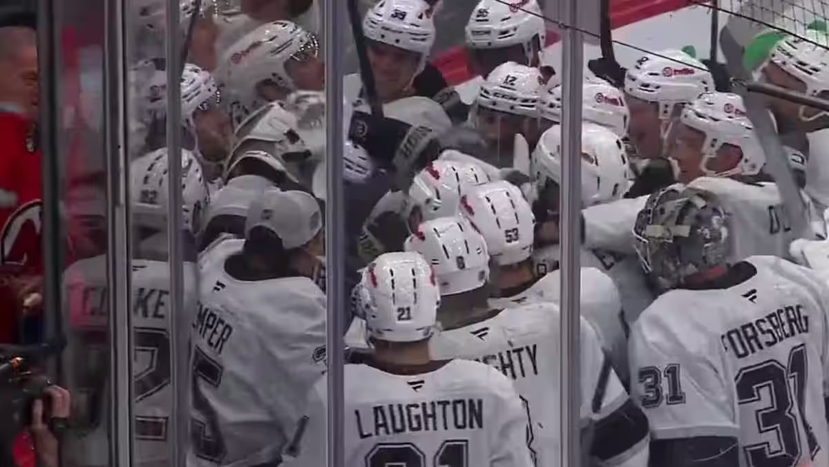 Anze Kopitar bateu o antigo disco de Marcel Dionne