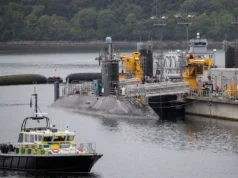 Iranianos e romenos acusados após tentarem entrar na base de submarinos nucleares do Reino Unido