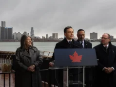 Poilievre anuncia plano automotivo visando acesso livre de tarifas ao mercado dos EUA